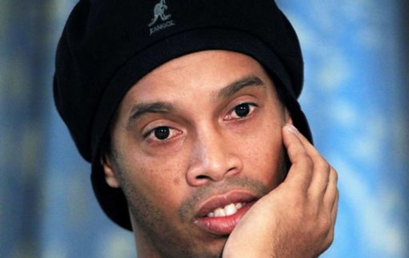 Ronaldinho va primi despăgubiri de 100.000 de euro de la un model francez. Află de ce!