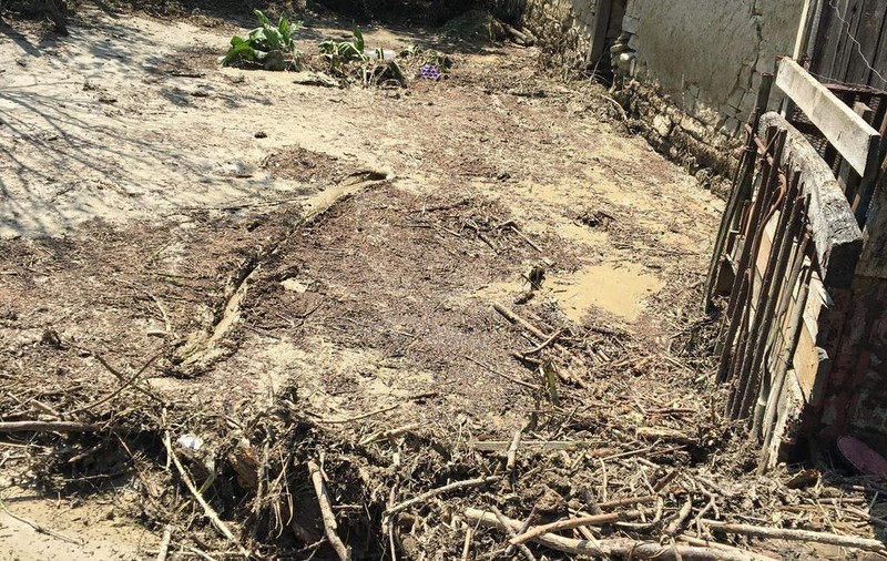 Un bistrițean a făcut o descoperire macabră în propria curte după ce s-au retras apele care i-au inundat gospodăria