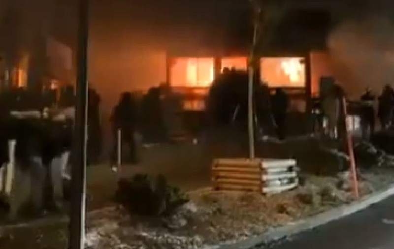 Un bancher a intrat în infernul din Crans-Montana și a scos zece copii, după un telefon de la fiica sa: „Nu m-am gândit la fum, la durere, la moarte”