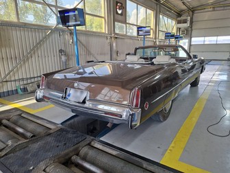 Cadillac Eldorado 1973 la RAR Iași, mașina este denumită și „yacht de uscat” Sursa foto: Facebook/RAR