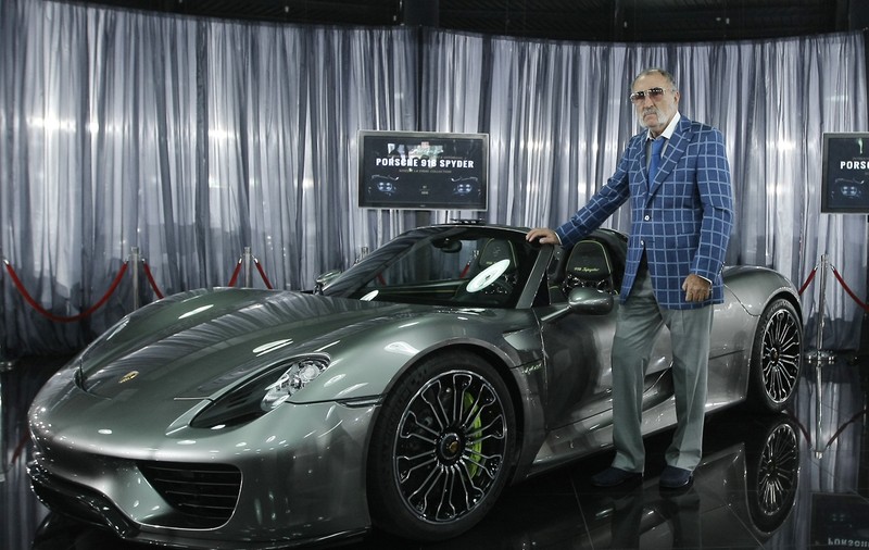 Țiriac și-a prezentat săgeata argintie! Una din cele mai rapide mașini din lume, Porsche 918 Spyder a intrat ieri în colecția omului de afaceri