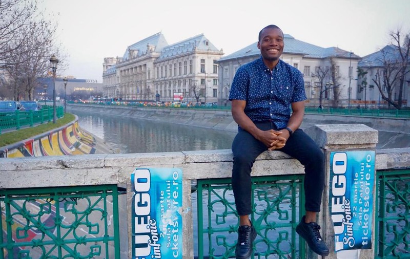 Viața unui african, confruntat cu rasismul unora dintre români: „Nu e normal să te comporți ca un sălbatic, dar i-am iertat”. Cum a devenit fan Fuego