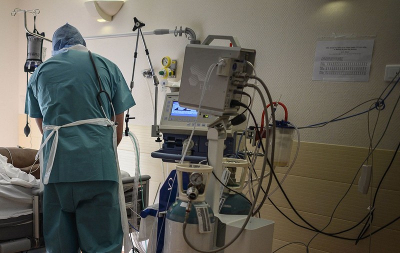 Soluție de criză. Un spital din New York a transformat aparatele pentru apnee donate de Elon Musk în ventilatoare pentru COVID