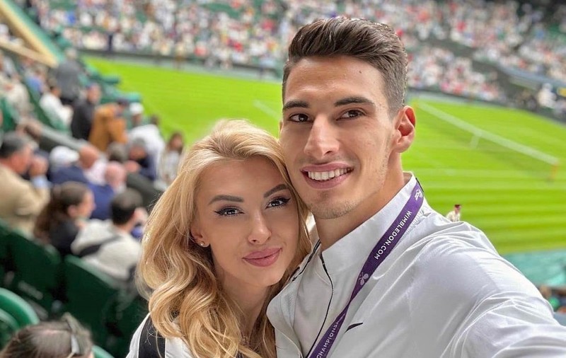 Andreea Bălan și Victor Cornea s-au mutat împreună. Jucătorul de tenis locuiește acum în casa artistei