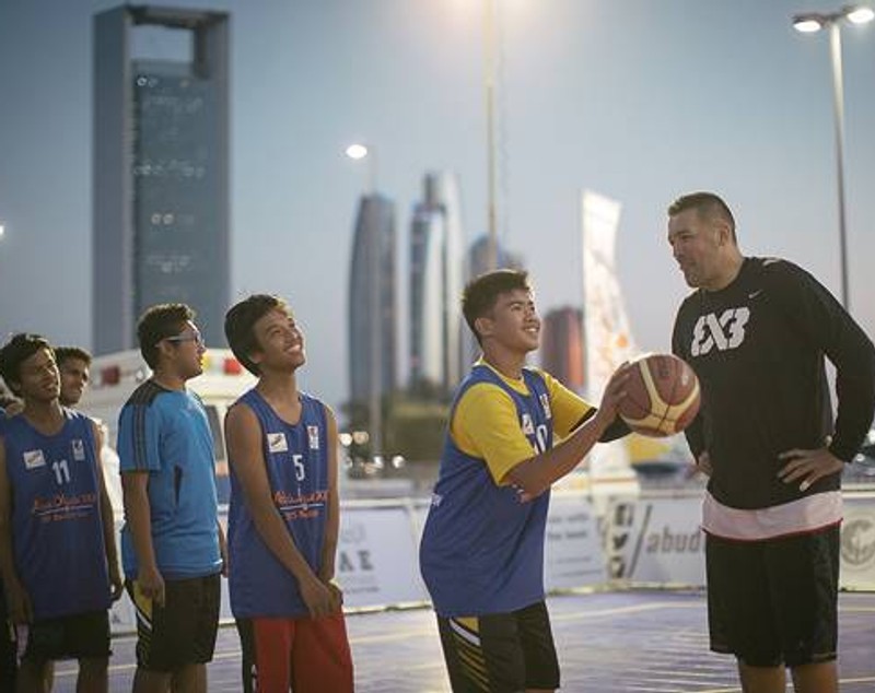 Și șeicii joacă baschet! Angel Santana, campion european cu România la 3x3, a făcut spectacol la turneul din Emirate!