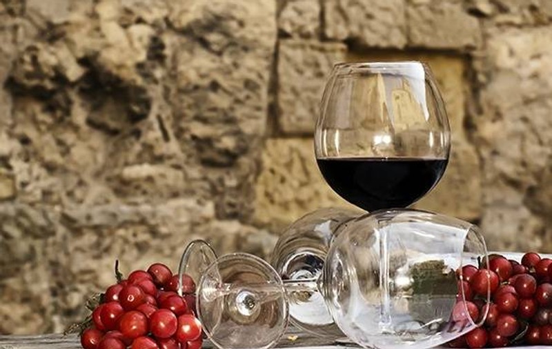 VINUL, LICOAREA CARE TE MENŢINE SLABĂ! Uite cât ar trebui să bei, ca să nu te îngraşi