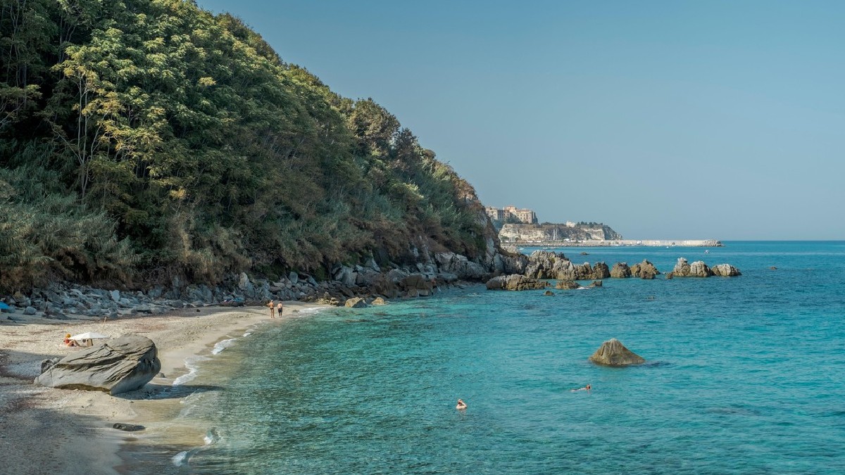 Plaja Michelino, plajă renumită din comuna Parghelia, portul Tropea