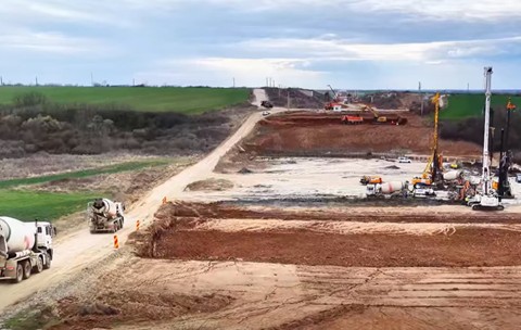 400 de muncitori și 250 de utilaje lucrează pe Autostrada Transilvaniei A3 Cluj-Oradea. Progres de 35% în 8 luni între Chiribiș și Biharia