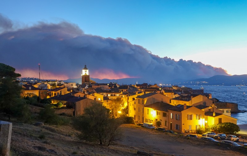 Incendii de proporții în sudul Franței, la 50 de kilometri de Saint Tropez