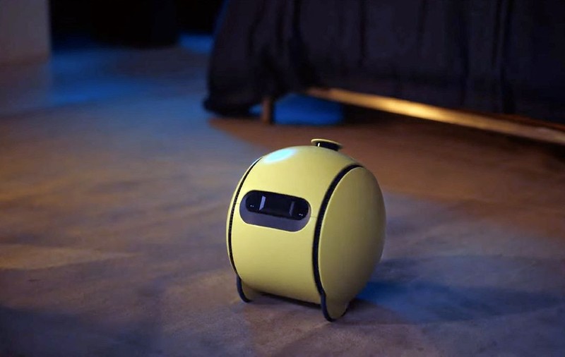 Samsung va lansa în acest an un robot asistent personal care te urmărește prin casă și proiectează filme pe pereți sau pe tavan
