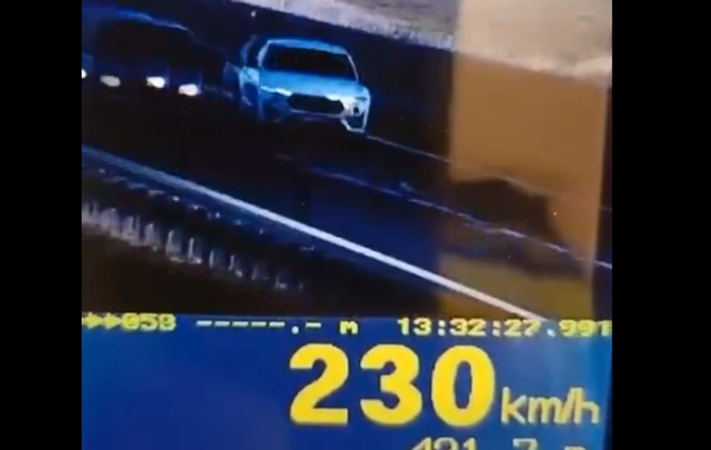 Un șofer de 29 de ani a fost prins de radar când circula cu 230 km/h, pe autostrada A1 Deva-Nădlac. Ce amendă a primit