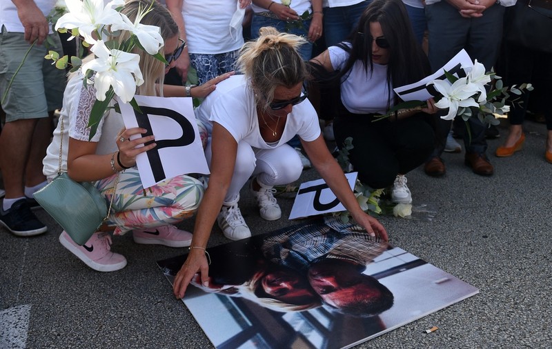 Franța: Doi bărbați care au ucis în bătaie un șofer de autobuz care le-a cerut să poarte mască, condamnați la închisoare