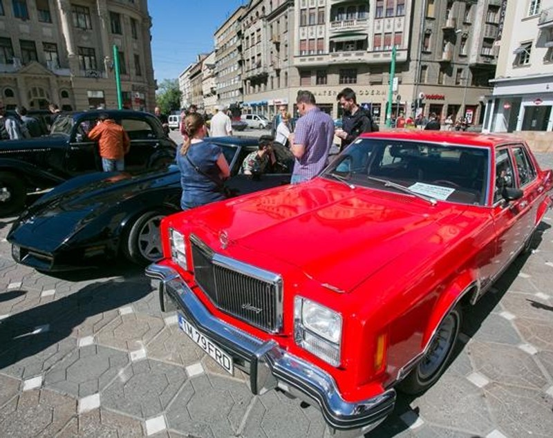 "Retro Parada Primăverii" organizată în zeci de oraşe din ţară! GALERIE FOTO