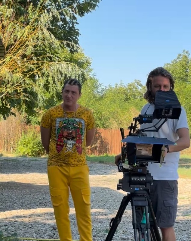 Imagini de la filmările serialului „Las Fierbinți”. Ce fac Mihai Bobonete și Mihai Rait în pauze: „«S-a început» filmările, să se adune fetele”