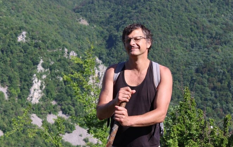 Pe jos, din Aiud în Tibet. Călătorie inedită de 7.000 de kilometri, începută de un ardelean. Când va ajunge la destinație