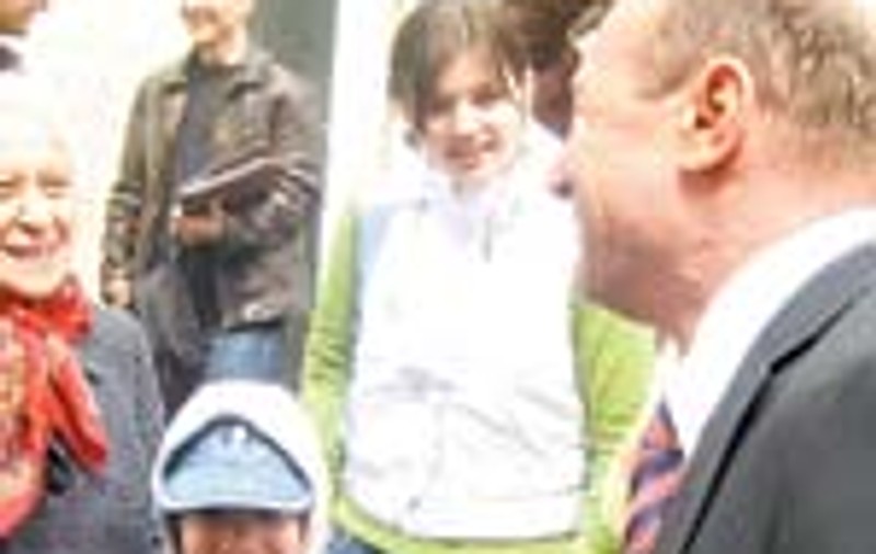 Basescu vrea mai putine ore pentru elevi