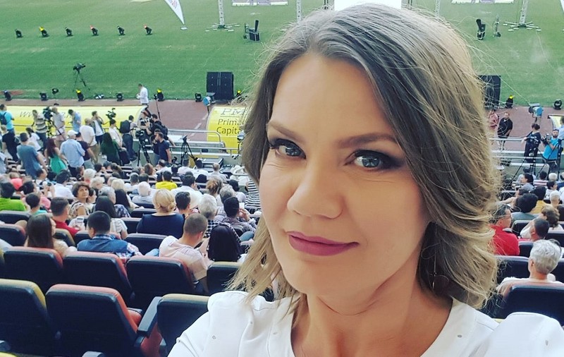 „Aș fi vrut să fiu stewardesă și educatoare”. Povestea Ioanei Cosma, prima femeie comentator la Euro 2020