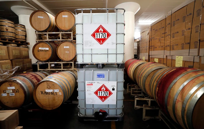 Vin transformat în gel dezinfectant. Planul viticultorilor italieni pentru a goli butoaiele