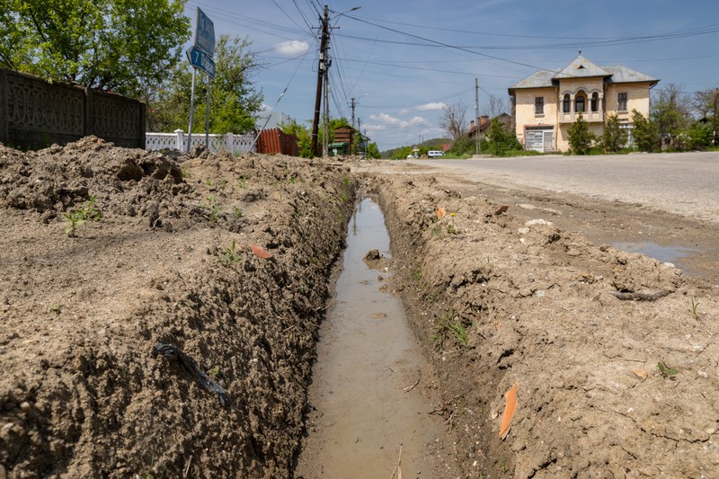 Șanț de canalizare în construcție. Foto: Eli Driu / Libertatea