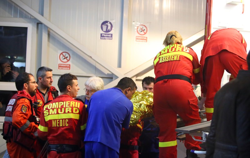 Tragedia din COLECTIV. Doi răniţi vor fi transferaţi în Belgia, pentru tratament