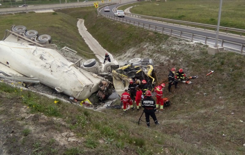 ACCIDENT MORTAL în Constanţa! Un TIR s-a răsturnat pe A4! FOTO & VIDEO