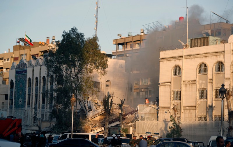 Consulatul Iranului din Damasc, distrus de un presupus bombardament israelian. Doi importanți comandanți ai Gărzii Revoluționare, uciși. Teheranul promite „un răspuns dur” | VIDEO