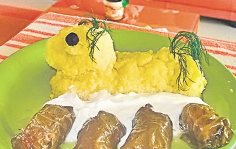 O reţetă pe zi | Sărmăluţe-n foi de viţă
