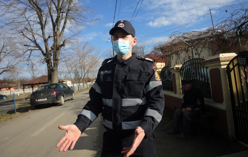 Povestea pompierului care și-a salvat vecinii în timpul liber, după explozia unei butelii. „Au fost intervenții unde am săpat cu mâinile goale”