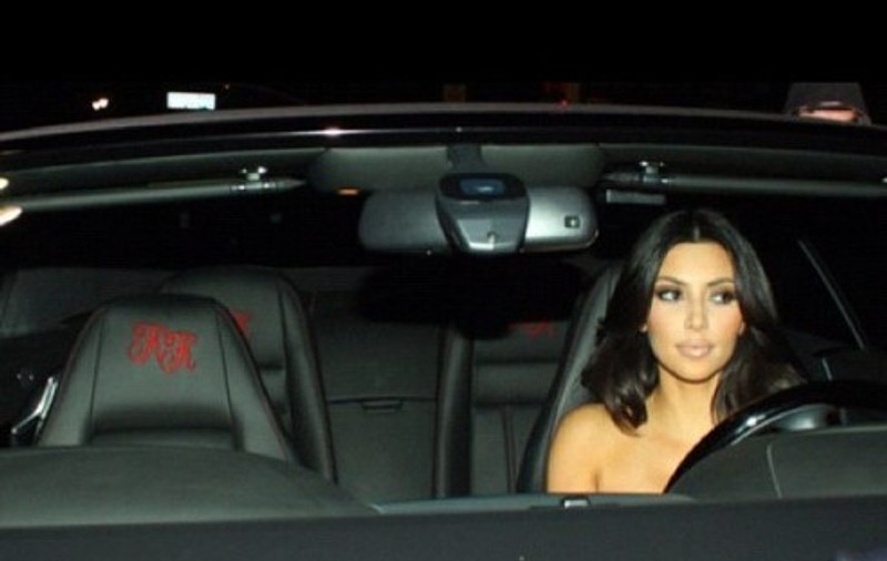 Kim Kardashian, GOALĂ LA VOLAN?