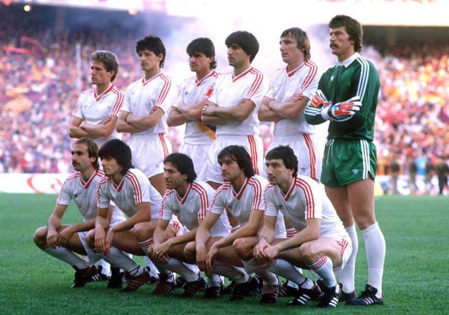 Lucian Bălan (rîndul de jos, al treilea) a fost titular la Steaua în finala CCE din 1986, cu Barcelona
