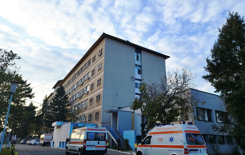 Dosar penal pentru neglijenţă în serviciu după ce o gravidă în 9 luni a fost operată din greșeală de hernie la spitalul  din Târgu Jiu