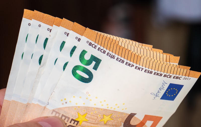 Diferență uriașă între exporturi și importuri. România a înregistrat un deficit de aproape 30 de miliarde de euro în primele 11 luni