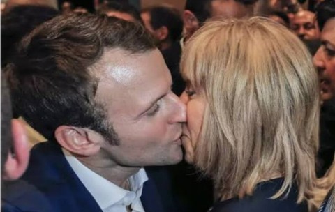 La vârsta de 73 de ani, Brigitte Macron i-a lăsat pe mulți fără cuvinte. Ce rochie a putut să poarte la un dineu cu ștaif...Unii au criticat-o extrem de dur după această apariție, alții au rămas pur și simplu înmărmuriți