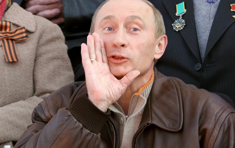 Vladimir Putin a fost la un spectacol de striptease la un club din Sankt Petersburg, în timpul războiului cecen: „A băut vodcă, a dansat, a lăsat bacșiș generos”