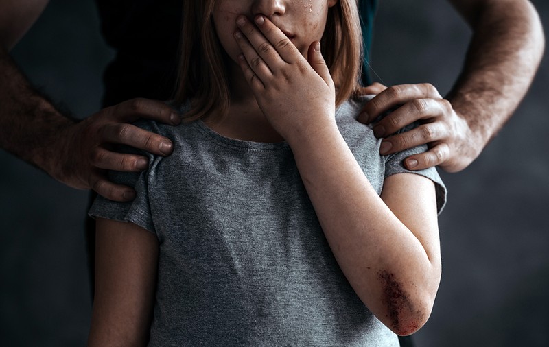 Infractorii sexuali vor fi înregistrați într-un registru național! Legea care a pornit de la un avocat din Bacău, șocat de cazul unui pedofil, a fost promulgată de Iohannis