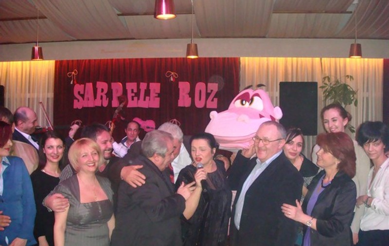Uite cum s-a distrat Cornelia Catanga, la petrecerea de ziua ei! FOTO