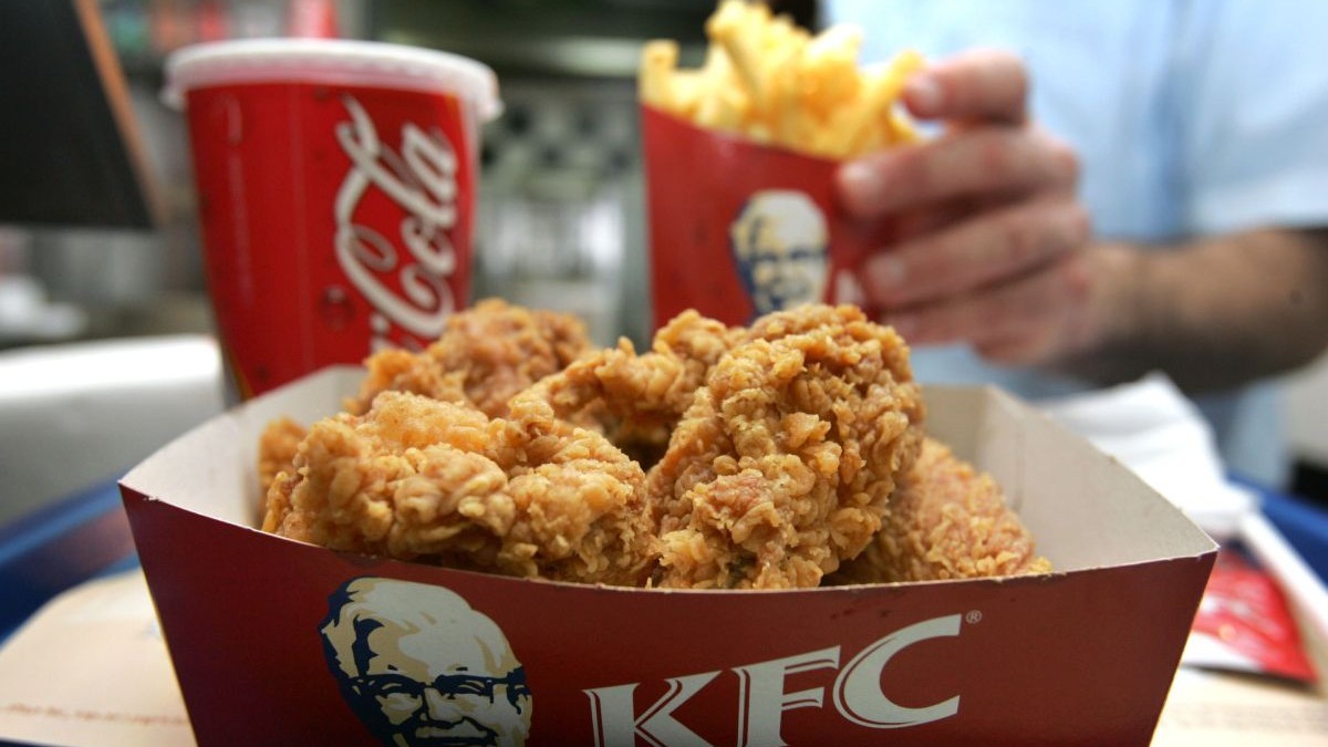 Imagine asociată subiectului: KFC va înlocui PepsiCo cu Coca-Cola în restaurantele din SUA