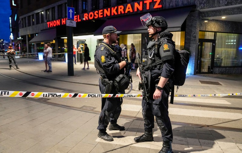 Doi oameni au murit și alți 21 au fost răniți într-un atac armat în Oslo. Un suspect, reținut