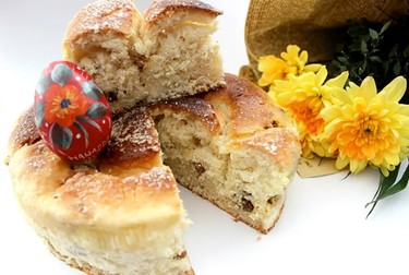 Pasca cu branza dulce si stafide. Foto:mamapan.ro