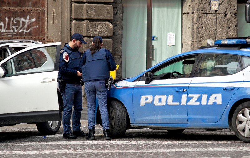 A condus 30 de ani fără permis. Polițiștii italieni care l-au oprit au rămas uimiți, dar l-au pedepsit exemplar