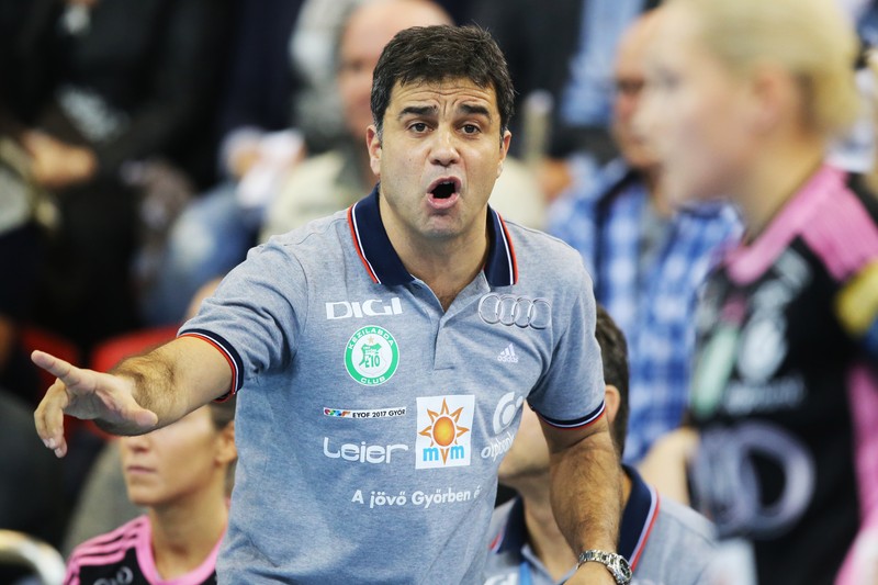 epa04642273 Gyors coach Györ Martin Ambros reacts during the Women's handball Champions' League match Larvik vs Gyor Audi ETO KC in Larvik, Norway, 28 February 2015. EPA/Trond Reidar Teigen NORWAY OUT