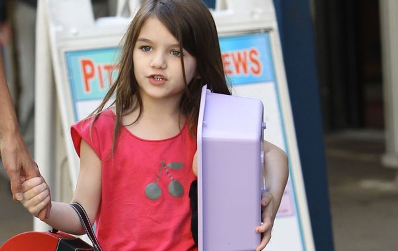 Uluitor! La 5 ani, Suri Cruise scrie o carte pentru copii