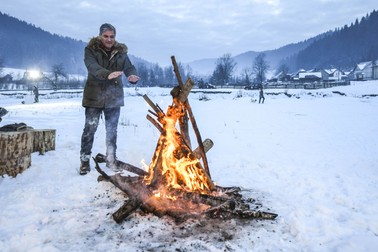 Mircea Radu, întâmpinat cu ouă încondeiate și plăcinte “poale-n brâu”, în Bucovina