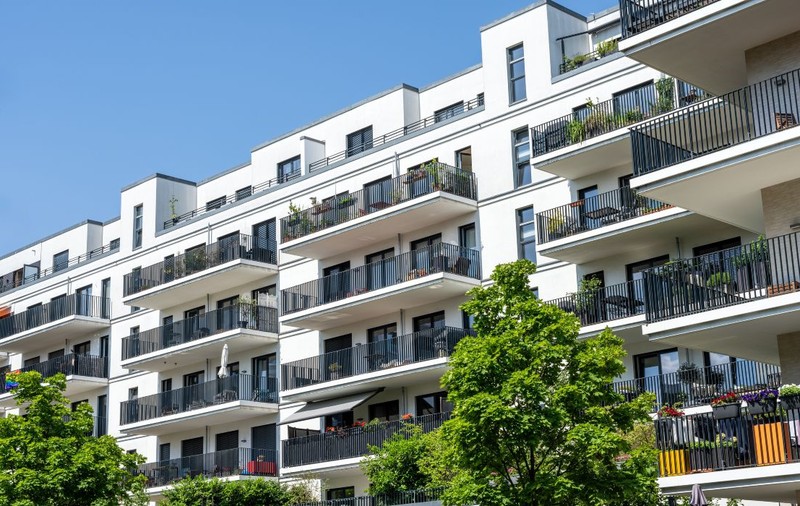 Unde se mai găsesc locuințe ieftine în România în 2026. Harta cartierelor cu cele mai mici prețuri la apartamente din București și marile orașe