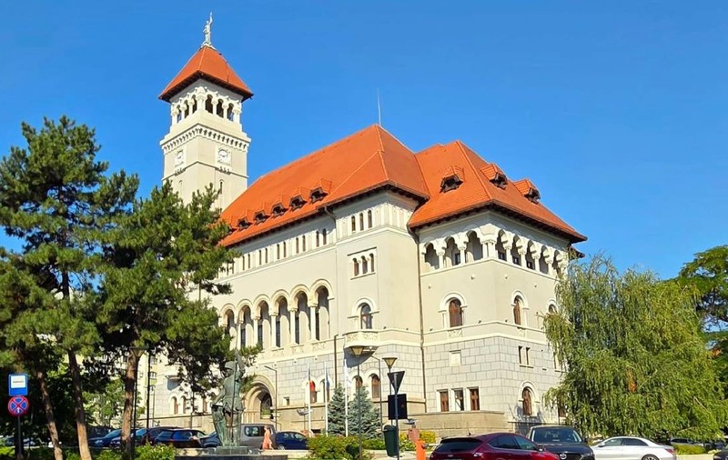 Salarii de lux în Primăria Sector 1: media a ajuns la 8.000 lei, în ciuda promisiunilor de tăieri de posturi și eficientizare