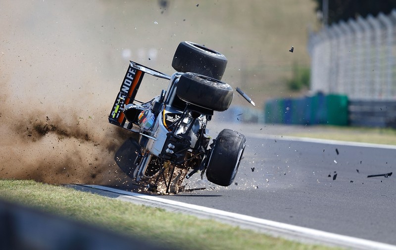 Accident spectaculos pe Hungaroring. Pilotul a scăpat ca prin minune | FOTO & VIDEO