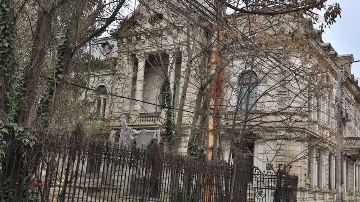 Poză cu Biblioteca Franceză „Omnia” din Craiova înainte de reabilitare