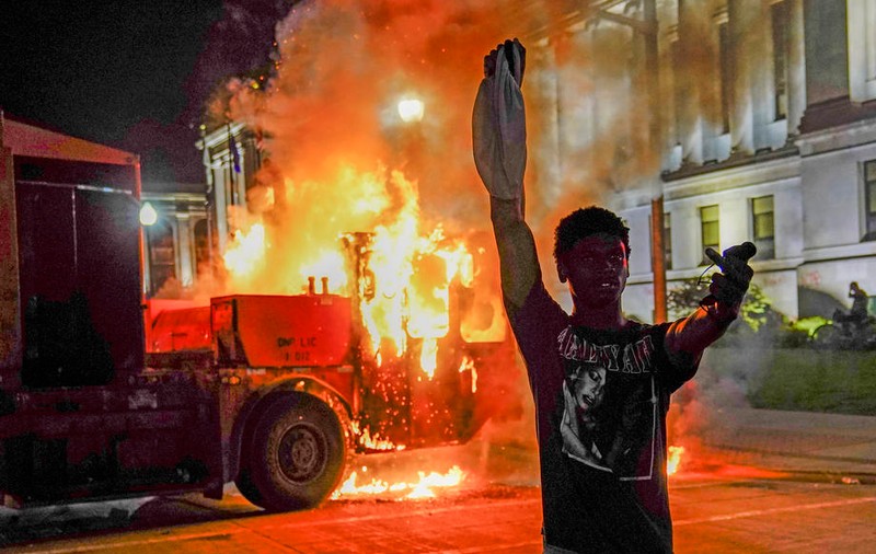 Noi manifestări antirasism la Wisconsin, după ce un afro-american a fost împușcat de poliție