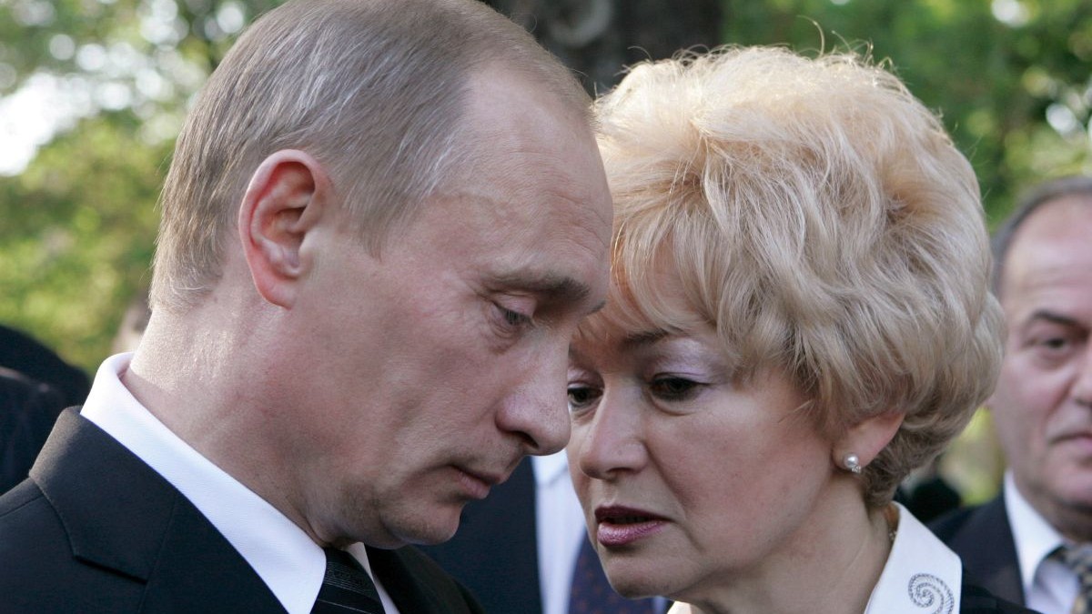 Liudmila Narusova alături de Vladimir Putin, în 2006. FOTO: EPA