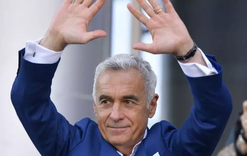 Susținătorii lui Călin Georgescu au inițiat o campanie de strângere de fonduri pentru a-i cumpăra acestuia o vilă în Toscana. E vorba de o proprietate de lux, în valoare de 1,2 milioane de euro